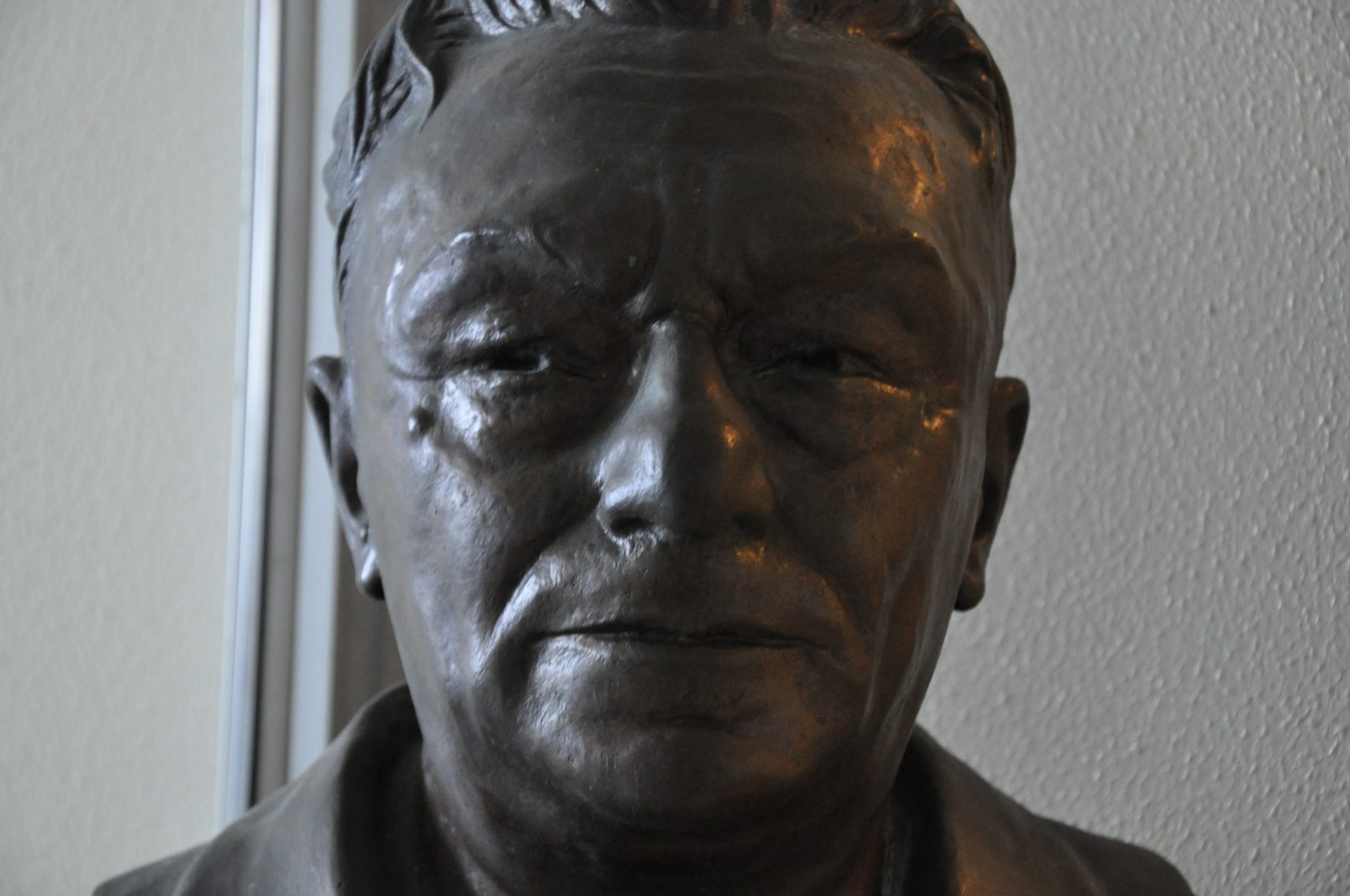 6-Ettore%20Castronovo%27s%20Bust.JPG